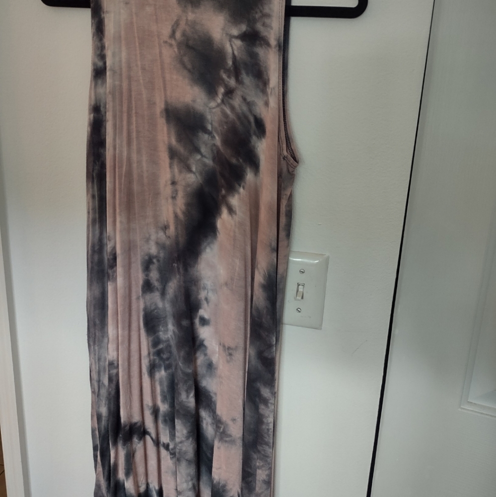 Ginger G Tie-dye, Sleeveless Midi-dress. Size L. In excellent shaped.